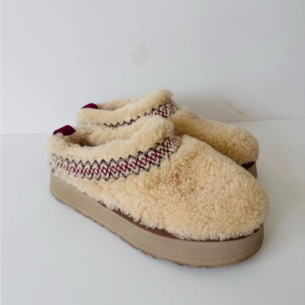 UGG Tazz Fuzzy Platform size 10 - Picture 1 of 4